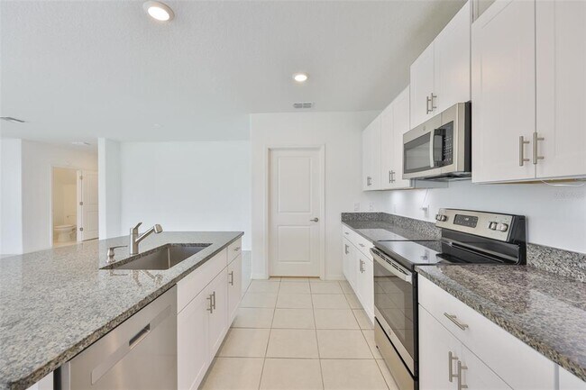 Building Photo - 9913 Jackfruit Ct