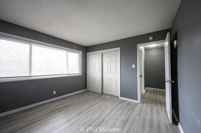 Building Photo - Cozy 2 Bedroom Apartment in Indianapolis with Spacious Layout and Convenient Location