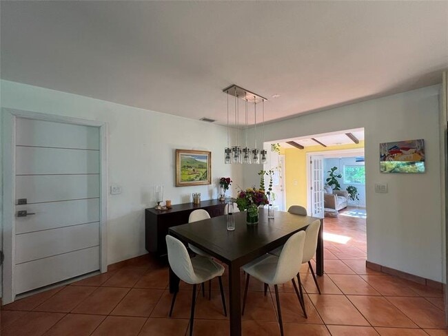 Building Photo - 1433 SE 5th Ct