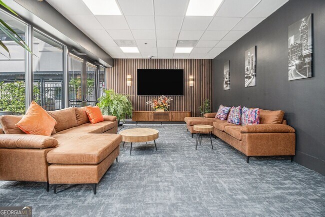 Building Photo - 620 Peachtree St NE