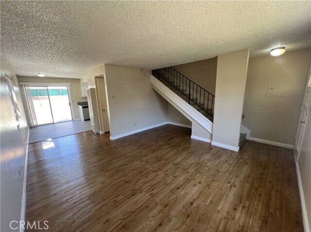 Building Photo - 1077 E 71st Way