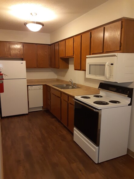 Primary Photo - 210 Laurel St