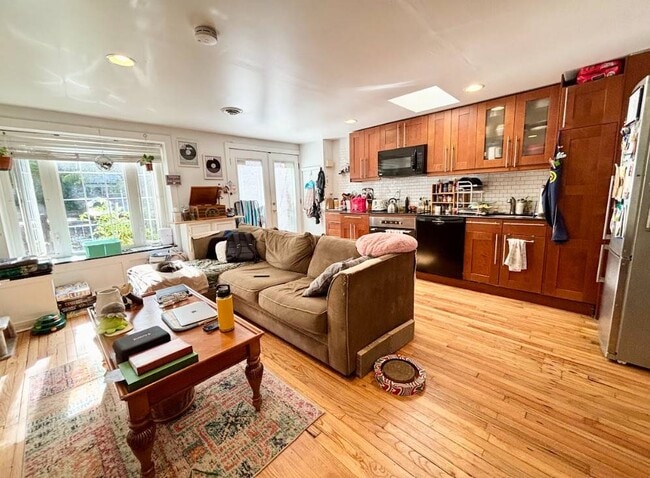 Primary Photo - 229 Elm St