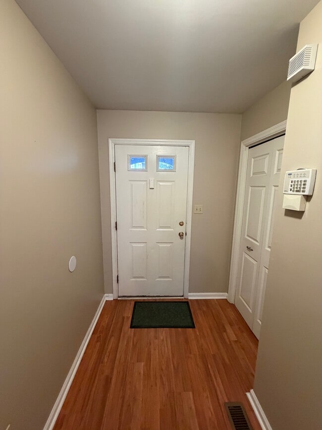 Building Photo - 7 Lenape Ln