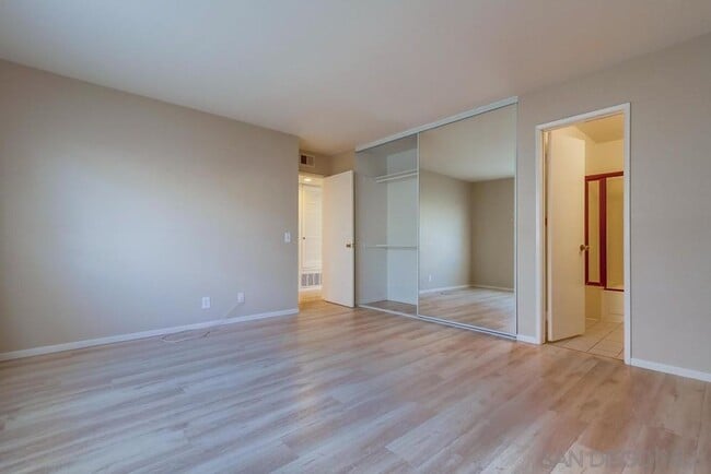 Building Photo - Light, Bright + Airy 2 Bed, 2 Bath Second Floor Condo in Highly Desirable Hillcrest!