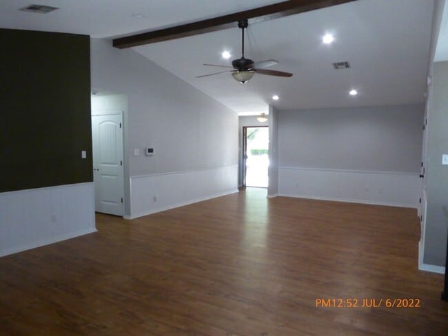 Building Photo - 2315 NE Village Dr