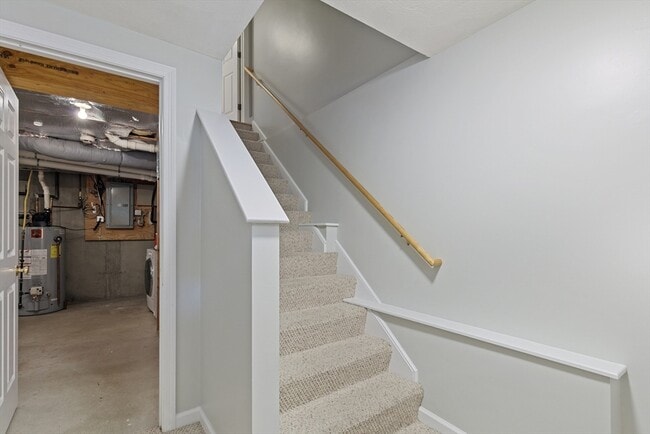 Building Photo - 555 Main St