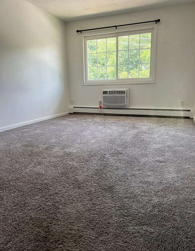 Building Photo - 379 Huse Rd