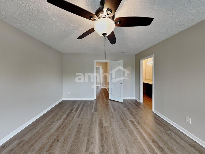 Building Photo - 1127 Fiesta Dr