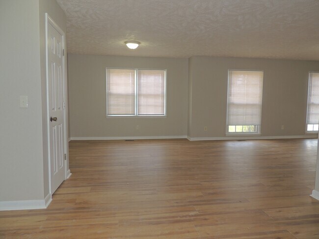 Building Photo - 7115 Enfield Dr