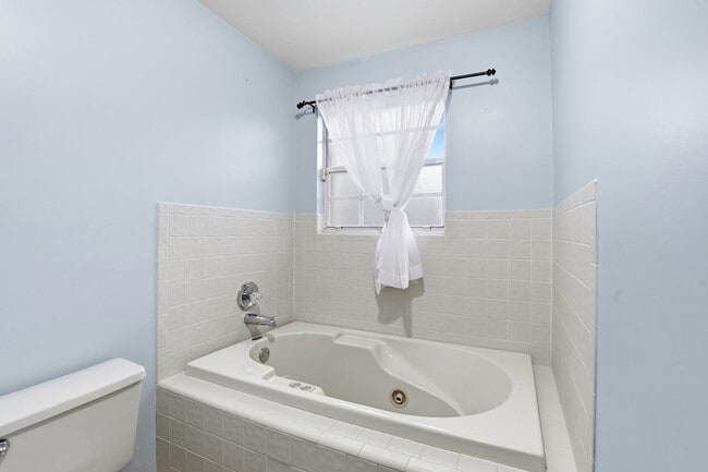 Building Photo - Townhome in Plantation Villas - Haile Plantation