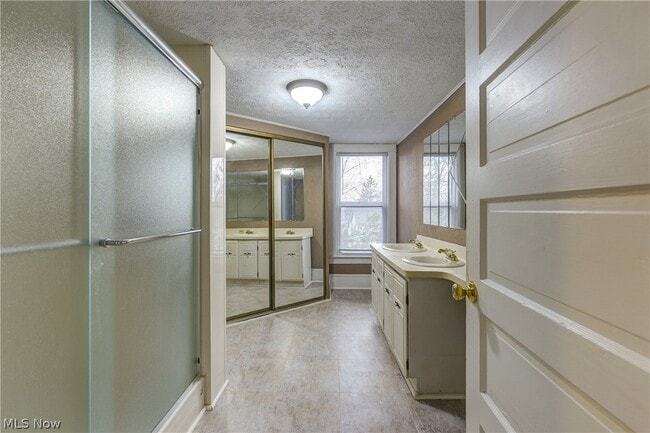 Building Photo - 37948 Barnes Ct