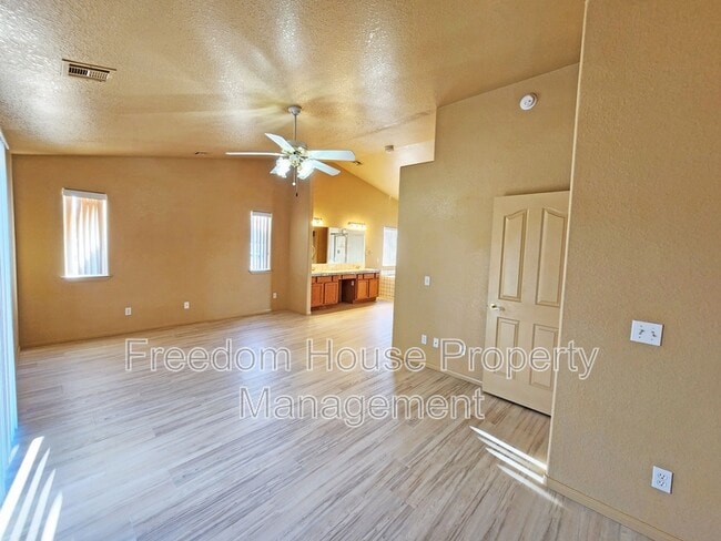 Building Photo - 3280 E Winery Rd