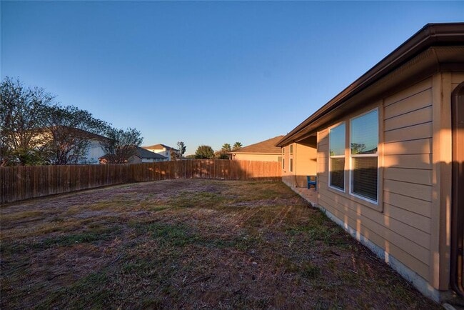 Building Photo - 328 Langely