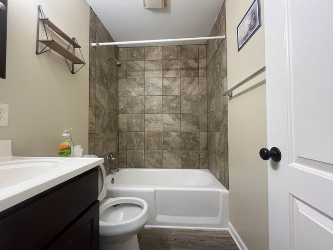 Building Photo - 2/1 Available In Easley!