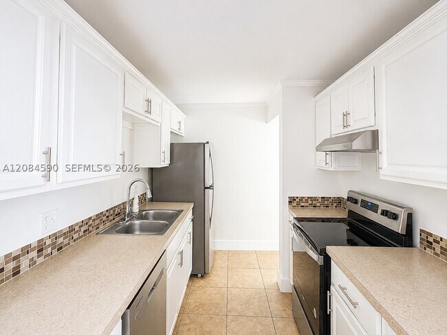 Building Photo - 9430 Live Oak Pl
