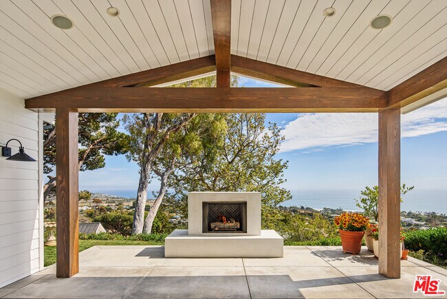 Building Photo - 5561 Horizon Dr