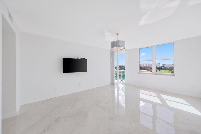 Building Photo - 500 SE Mizner Blvd