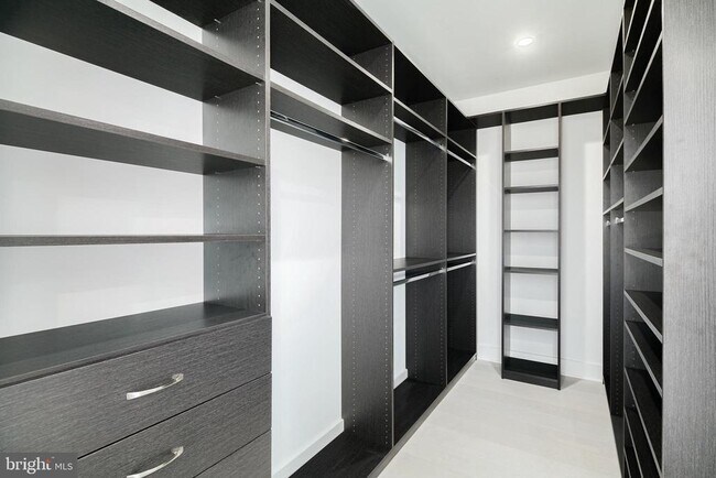 Building Photo - 142 S Front St