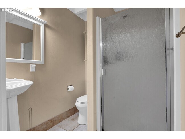 Building Photo - 679 Kingwood St