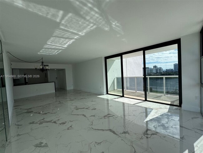 Building Photo - 3675 N Country Club Dr