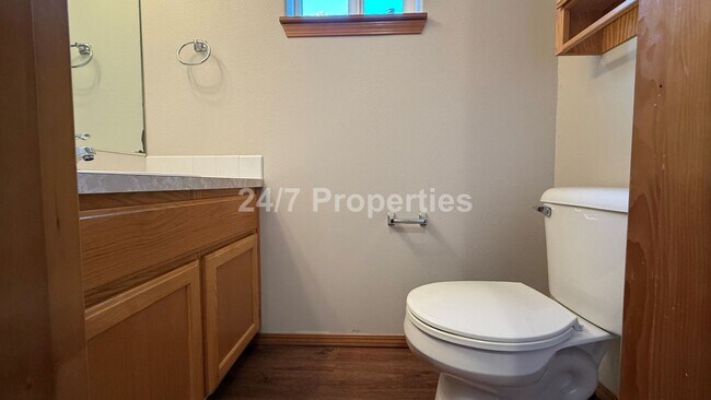 Building Photo - Spacious 3 BD | 2.5 BA Duplex - Beaverton/...