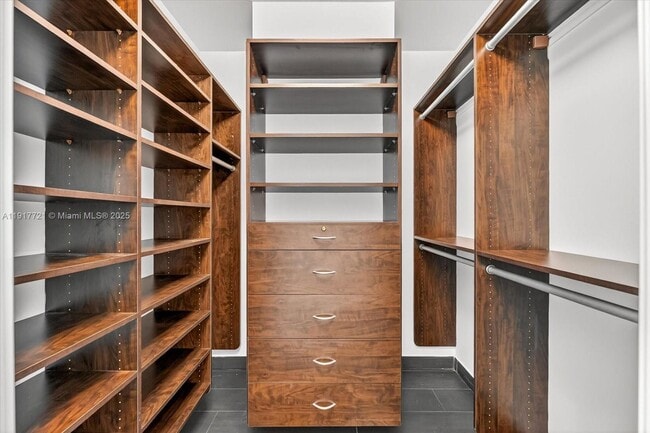 Building Photo - 900 Brickell Key Blvd