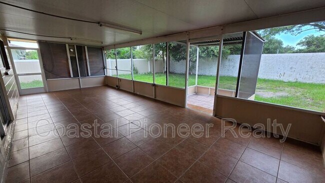 Building Photo - 4817 Cypress Tree Dr