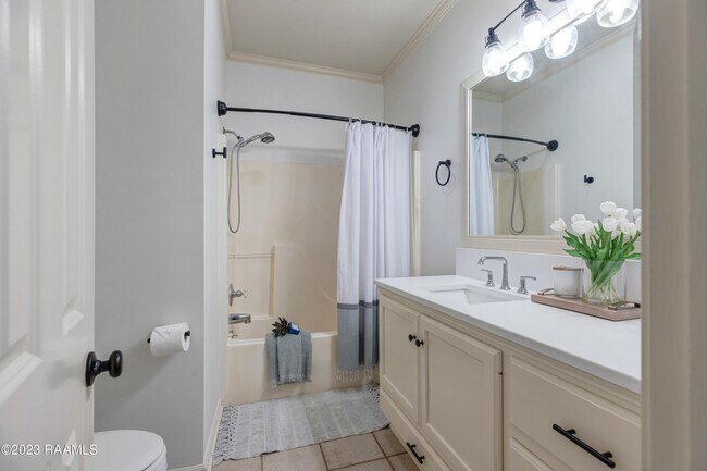 Building Photo - 126 Kingspointe Cir