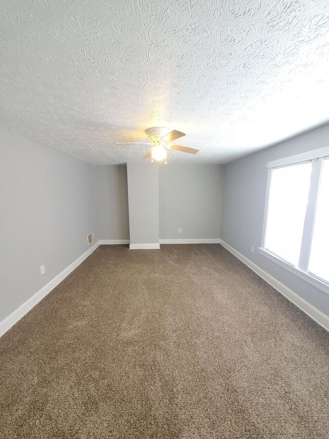 Building Photo - 2 BEDROOM SINGLE FAMILY HOME