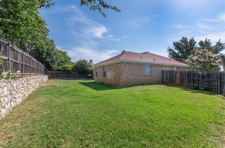 Primary Photo - 308 McMurtry Dr
