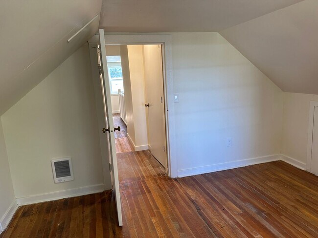 Building Photo - Updated 4 bedroom home on a huge lot!
