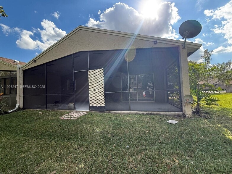 Building Photo - 15749 Woodgate Ct