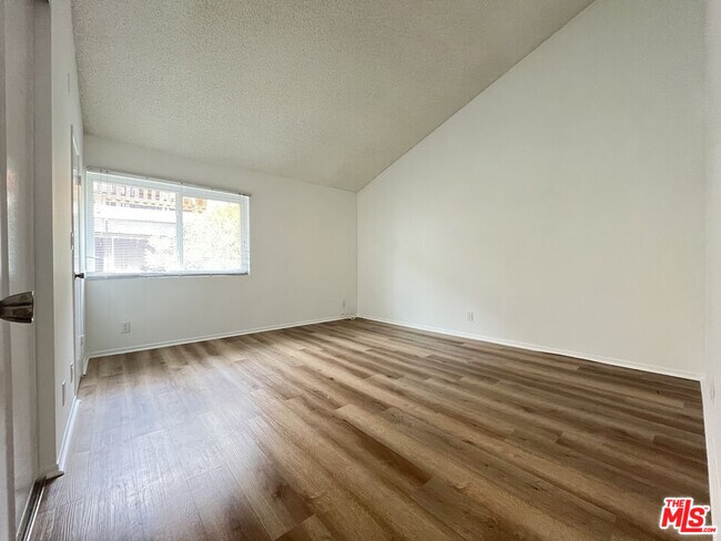 Building Photo - 5115 Kester Ave