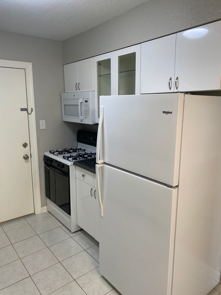 Kitchen - 7335 W 157th St