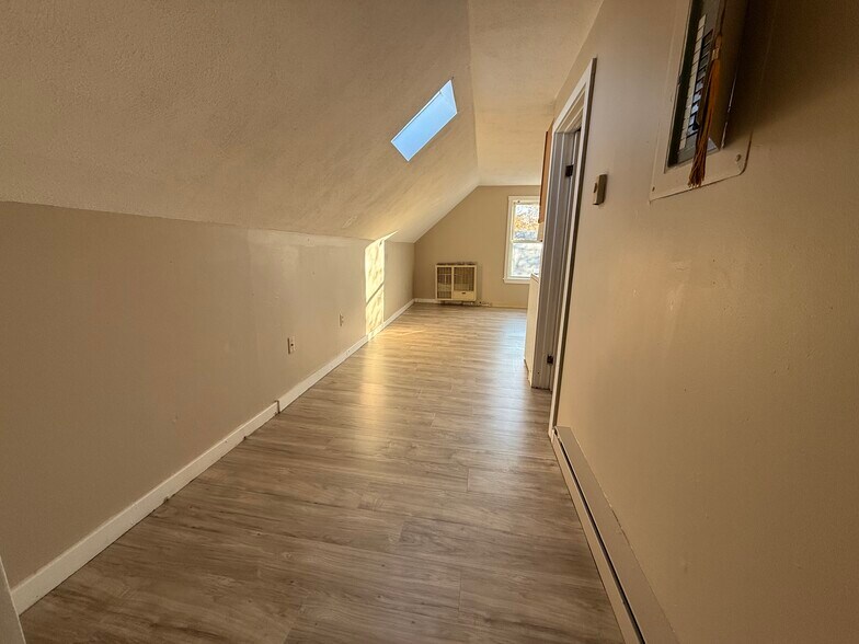 Building Photo - 25 Holman St