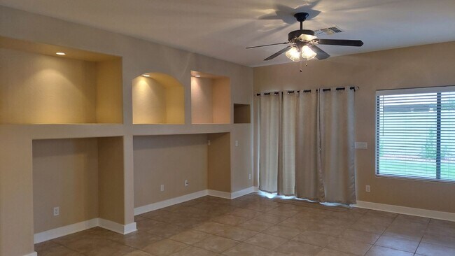 Building Photo - GORGEOUS HOME IN AVONDALE!!