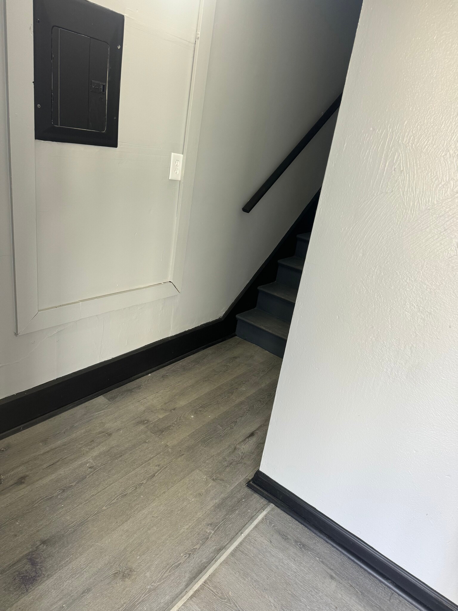 Building Photo - 706 Church St