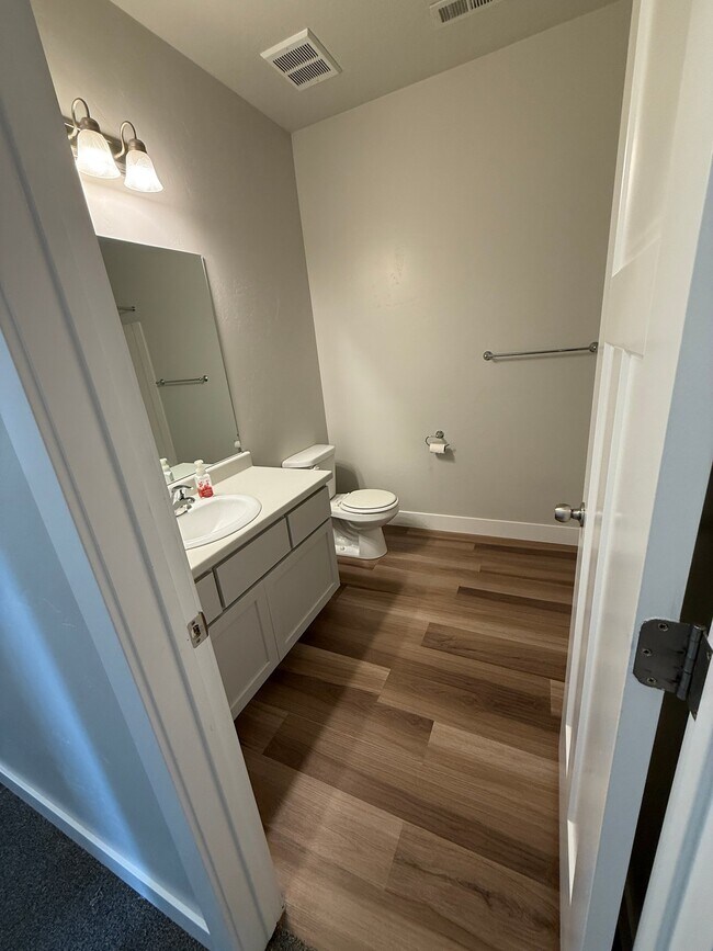 Building Photo - 14659 Bloom Dr