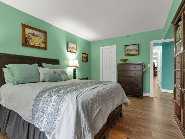 Building Photo - Have It All in Crystal City: Spacious, Stylish & Steps From Everything!