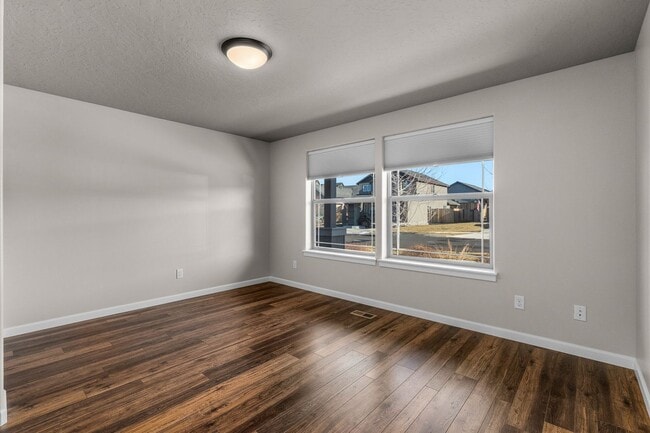 Building Photo - 4 Bed 2.5 Bath Single level - Fenced