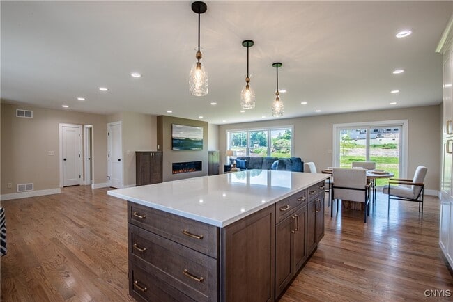 Building Photo - 6251 Meadow Dr