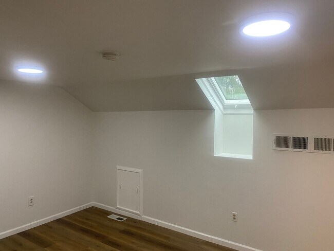 Building Photo - Charming 3BR Townhome in Plainsboro