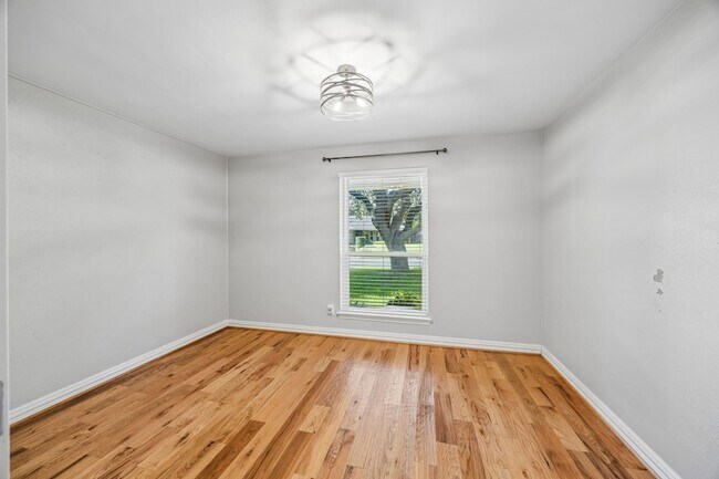 Building Photo - 2223 Freeland Way