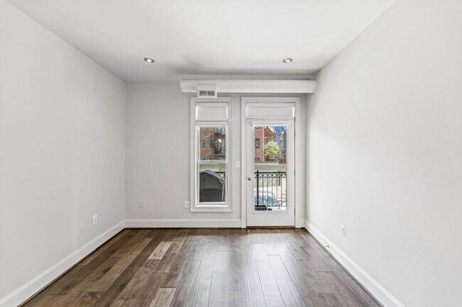 Building Photo - Modern U Street Condo | 2 Bed | 2 Bath | 1000 Sf | Large Balcony | 1 Parking Space