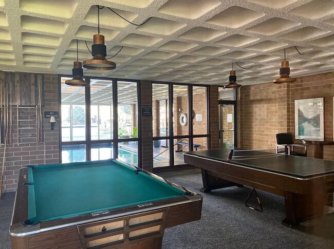 Building Photo - Beautifully Updated Condo In Desirable South East Denver Neighborhood