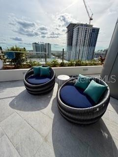 Building Photo - 275 1st Ave S