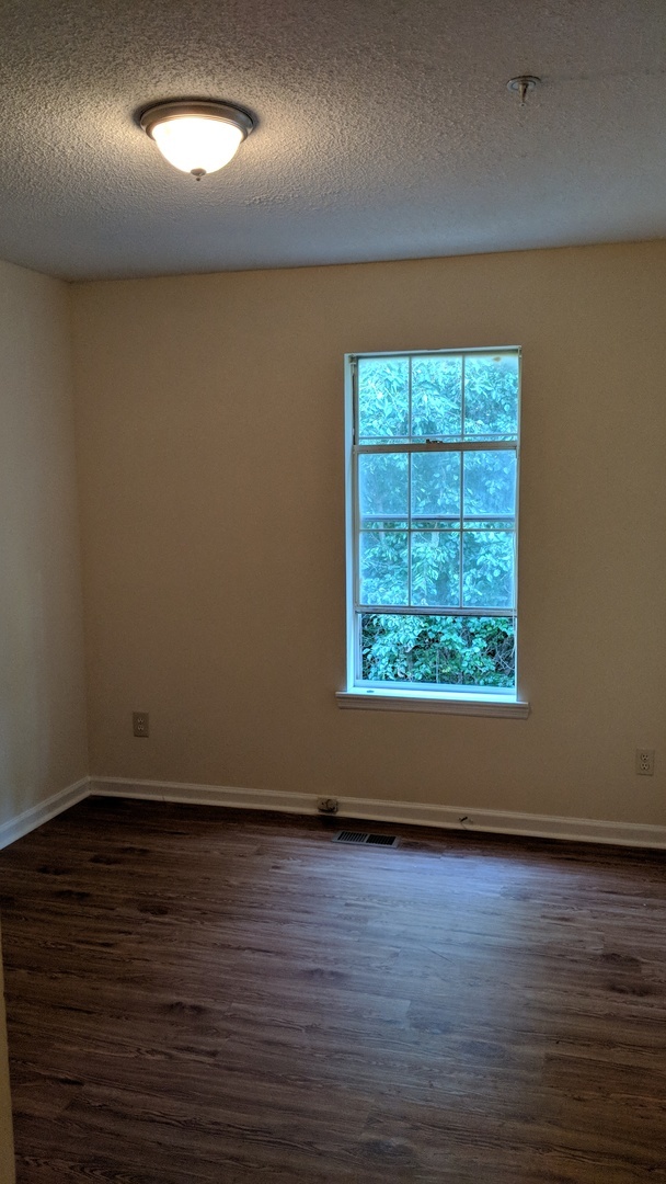 Building Photo - All electric 3 Bedroom / 2.5 Bath fully re...