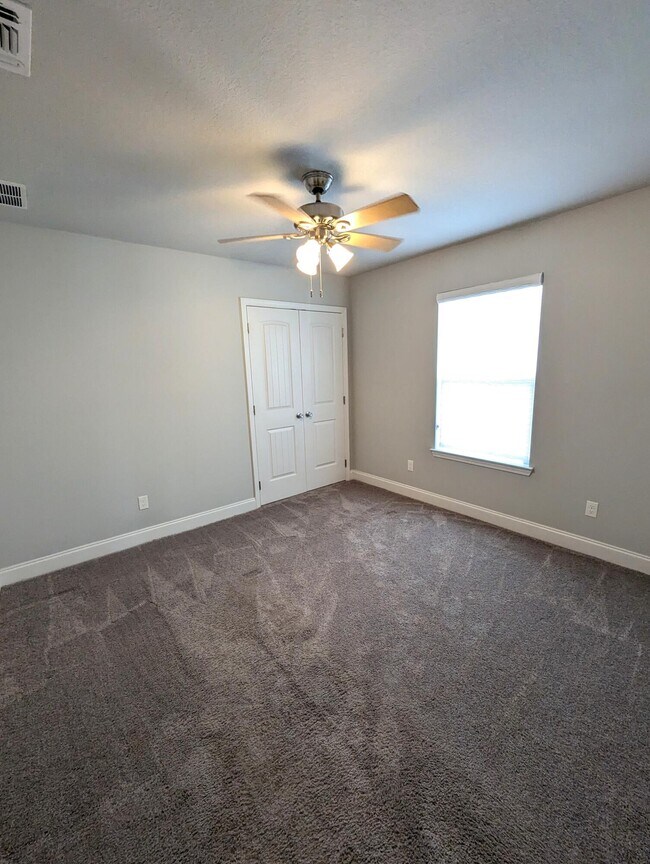 Building Photo - 1827 Sundown Dr