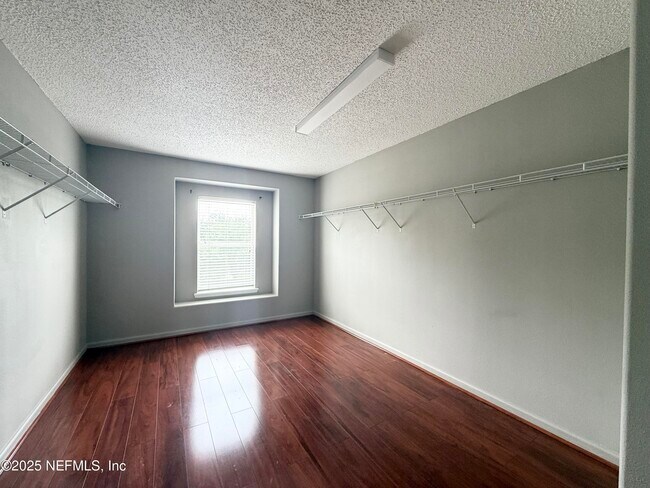 Building Photo - 404 Monet Ave